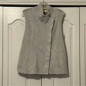 Momni Vest